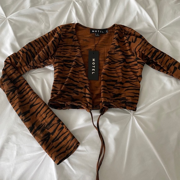 Brand new motel rocks lieneva tiger shirt - Picture 2 of 4